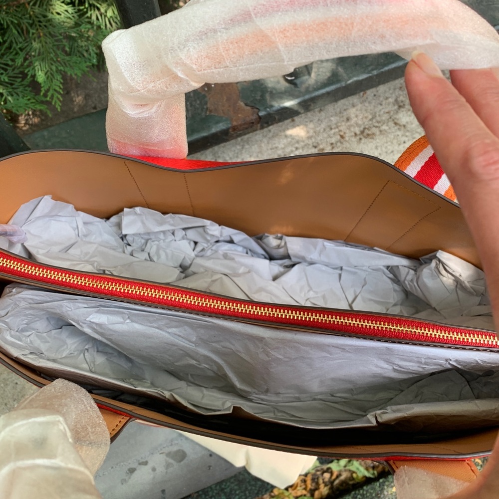 Authentic TORY BURCH LOGO stripe Leather Tote - Picture 4 of 16